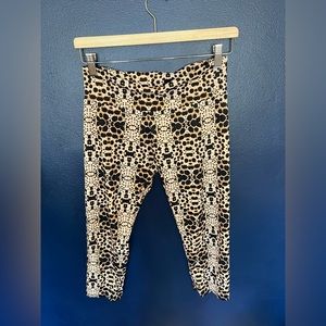 S/M Onzie crop leggings in a cheetah 🐆 print
